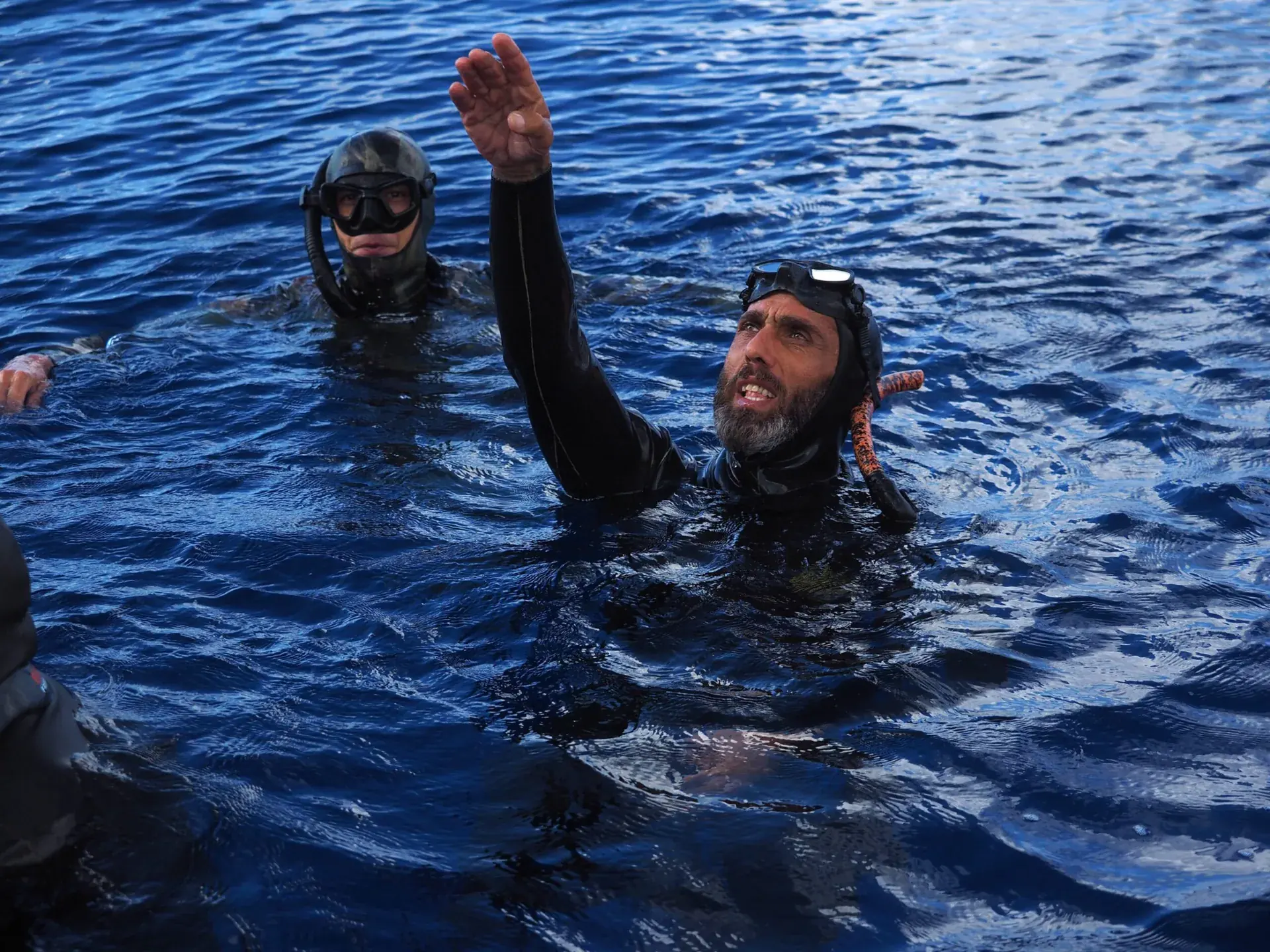 Adnan Yanbay coaching freedivers in the sea