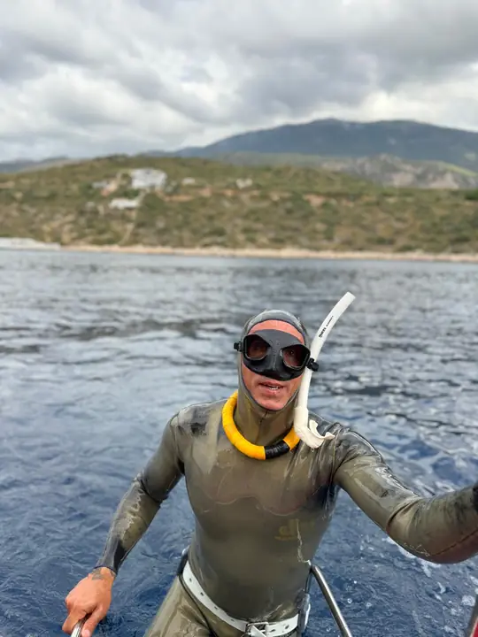 Adnan Yanbay surfacing after a training dive